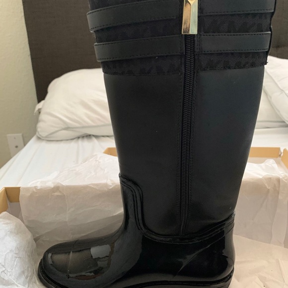 Michel Kors Boots - Picture 4 of 4